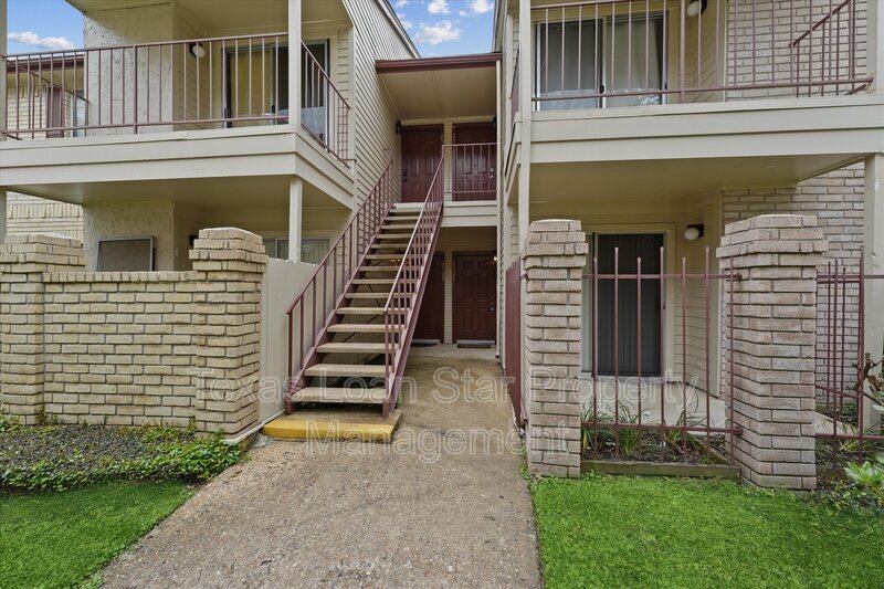 Houston Condo: 2120 El Paseo St