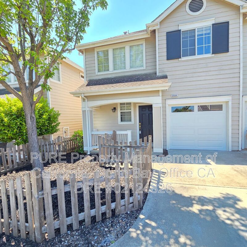 Petaluma House: 2044 Easton Drive