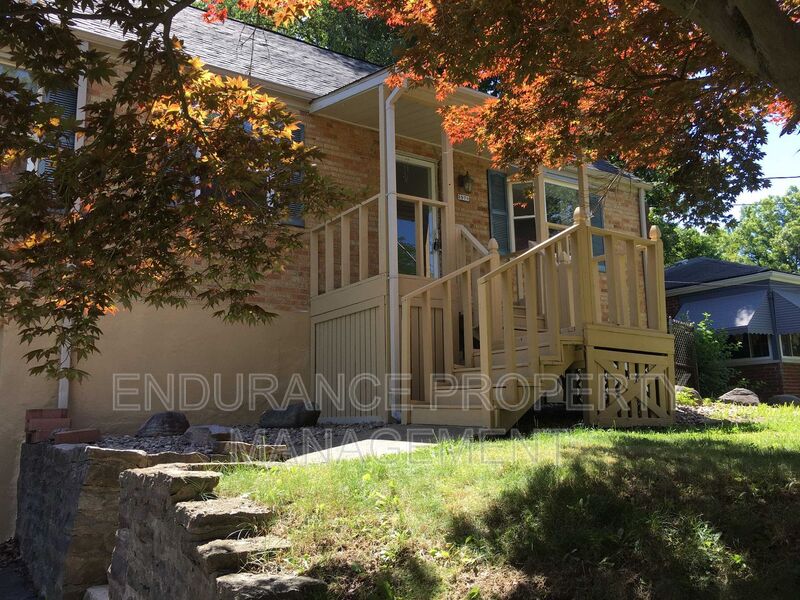 Cincinnati House: 3970 Roswell Ave