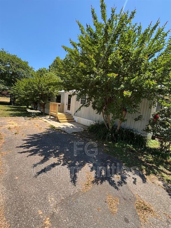 Gastonia House: 105 Mike Road