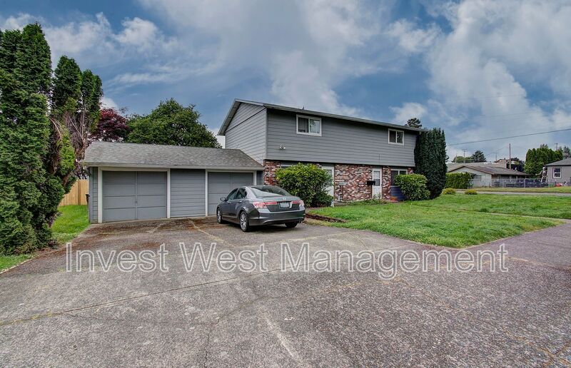 Camas House: 710 NE 15 Avenue