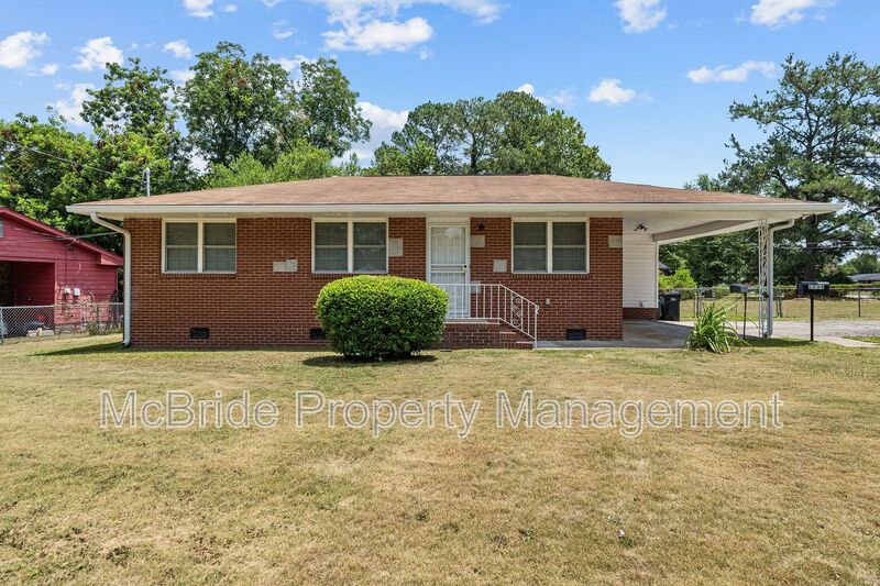 Augusta House: 1739 Cornell Drive