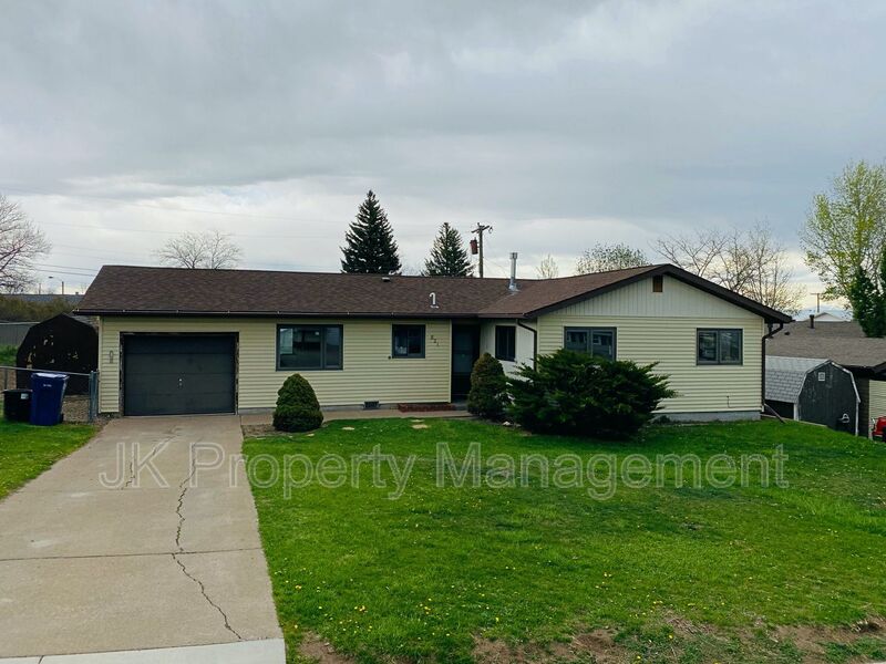 Great Falls House: 821 47th Street S