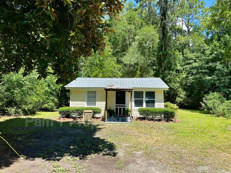 Savannah House: 9159 Ferguson Ave.