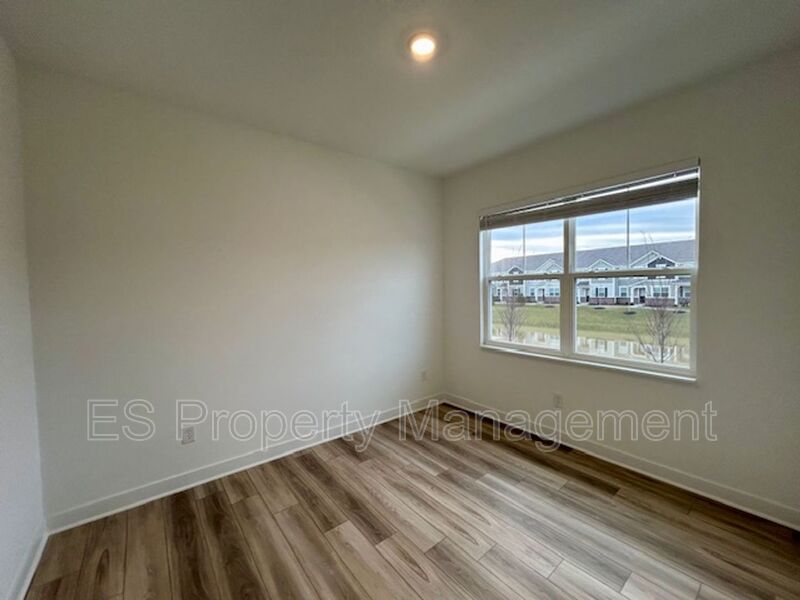 Beautiful new build condo in Westfield - Photo 5