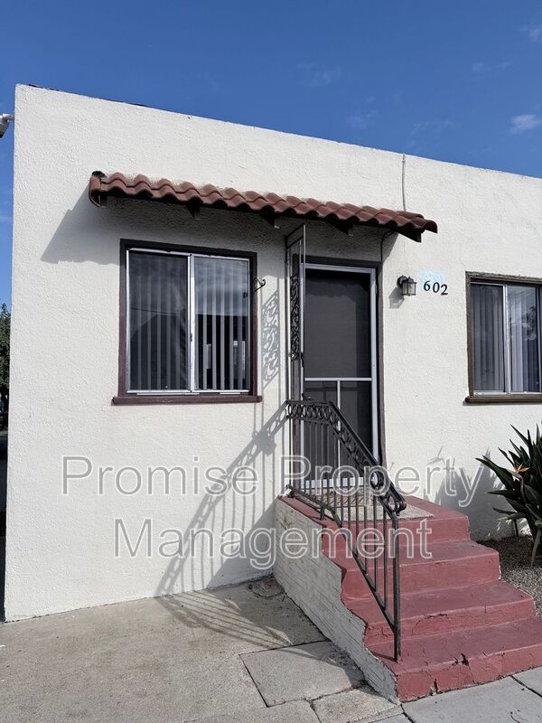 Oceanside House: 602 Surfrider Way