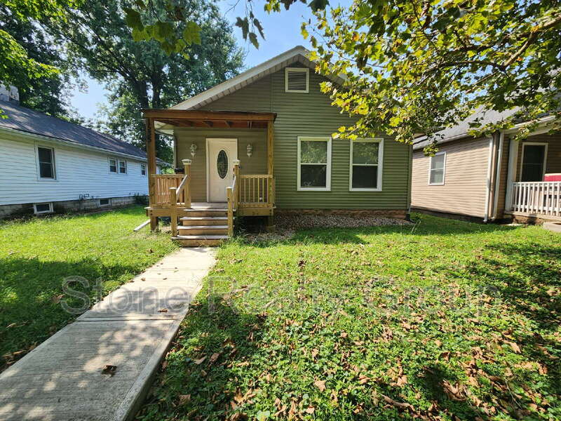 Terre Haute House: 1535 Barbour Ave