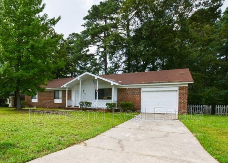 Fayetteville House: 836 Muskegon Dr.