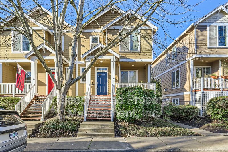 Beaverton Townhome: 1165 SW 160th Avenue