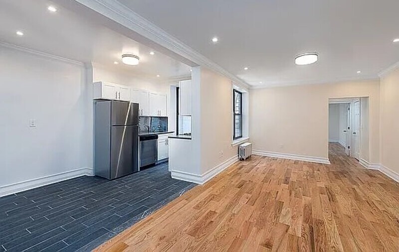 New York, Condo: 225 Bennett Ave