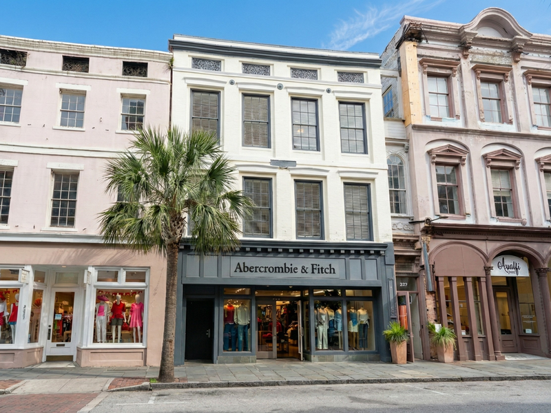 Charleston House: 235 King St