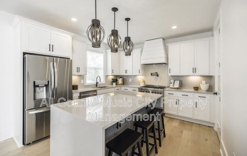 Nashville House: 507 Summit St
