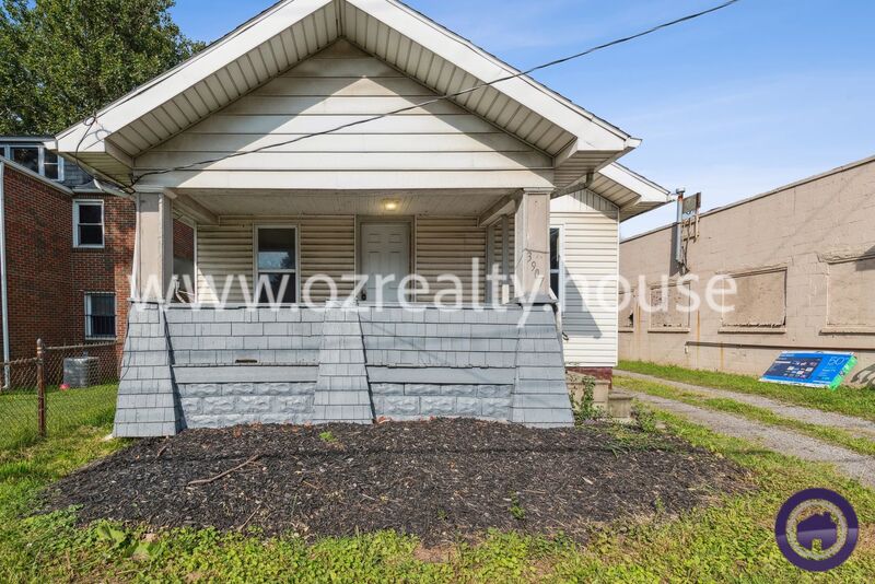 Toledo House: 3907 Lagrange St