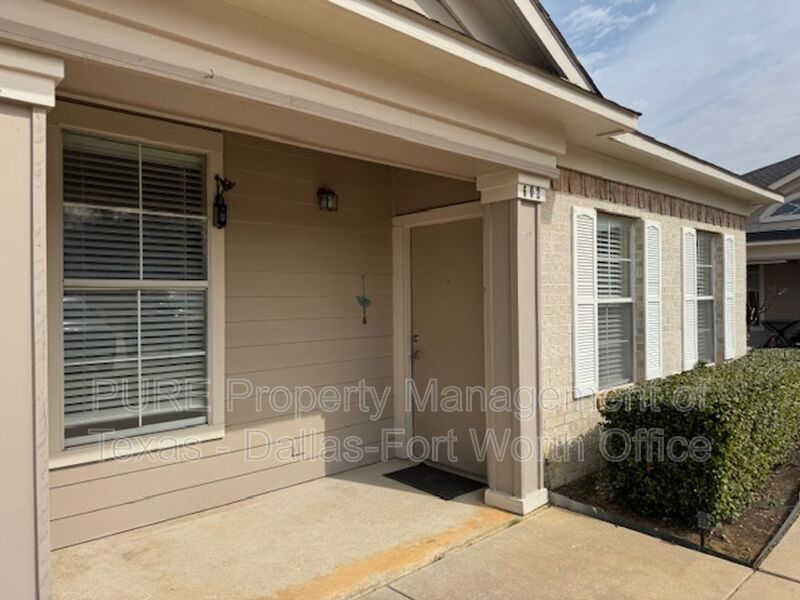 Grapevine Condo: 400 Glade Road