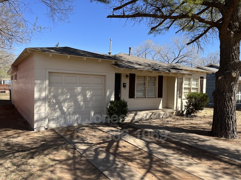 Lubbock House: 2710 37th St