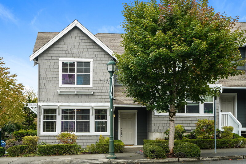 Issaquah Townhome: 2400 Northeast Park Drive