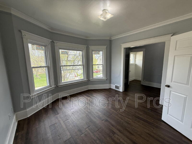 Milwaukee Condo: 2155 N 32nd St Upper