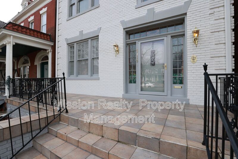 Richmond House: 3115 Grove Ave