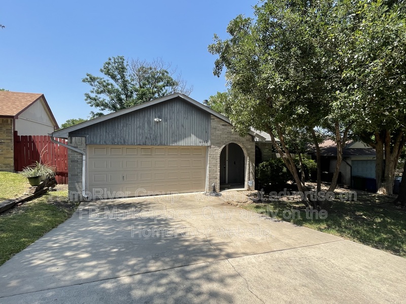 San Antonio House: 6042 Broadmeadow