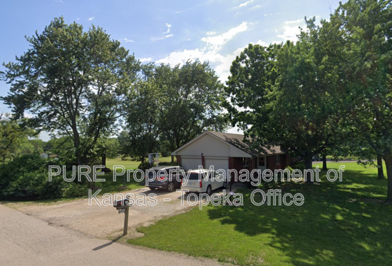 Topeka House: 3445 SE 45th Street