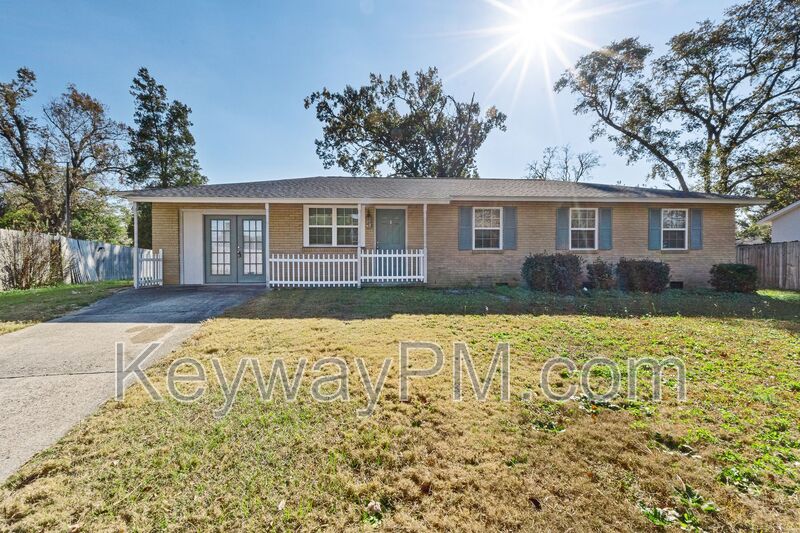 Augusta House: 2021 Fernwood Circle