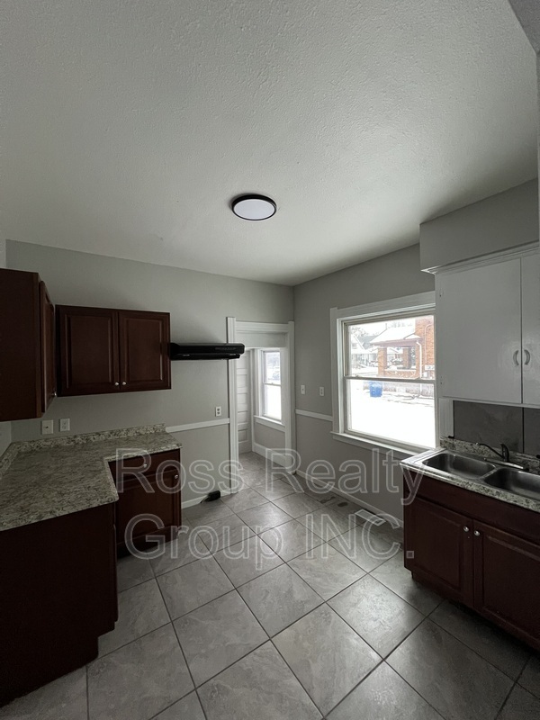 Toledo House: 1040 Campbell st