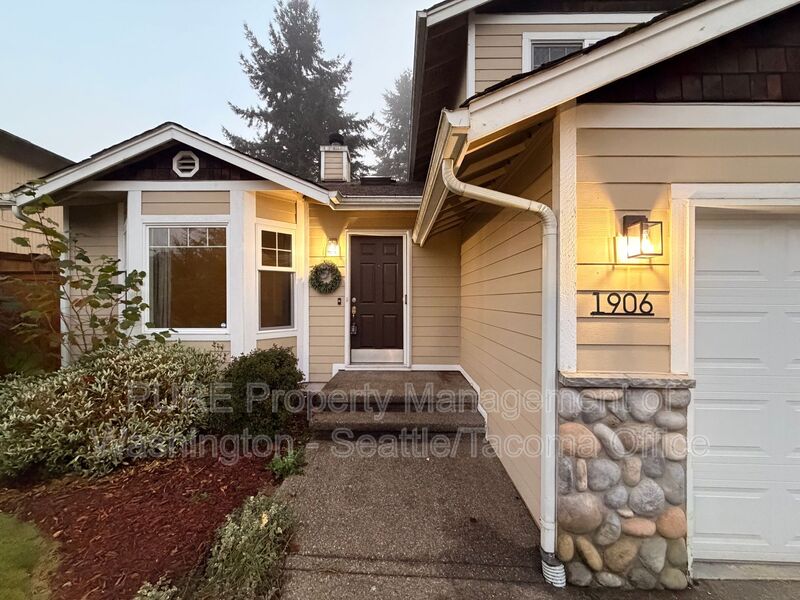 Spanaway House: 1906 151st St Ct S