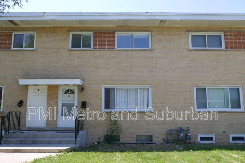Mount Prospect Townhome: 5 East Judith Ann Drive