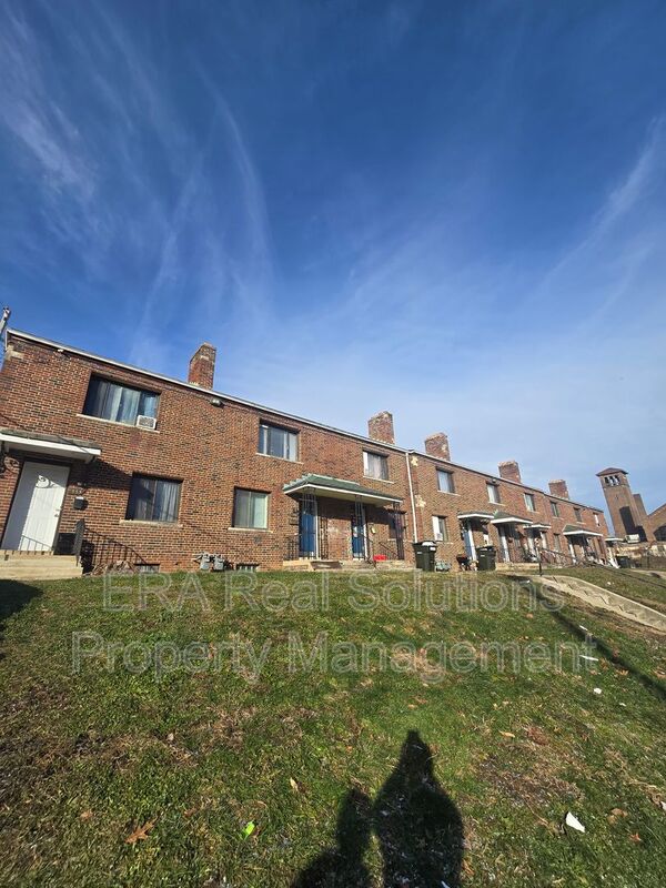 Columbus Townhome: 551 Seymour Ave