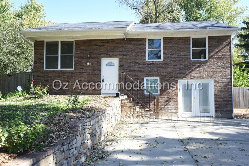 Independence House: 707 N Seminole Dr