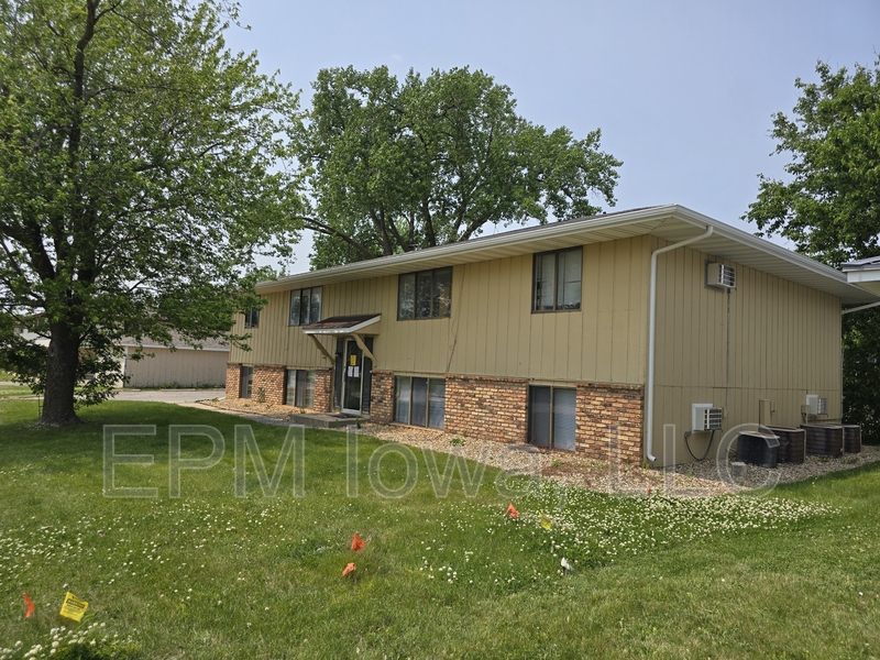 Marion House: 990 Grand Avenue #8