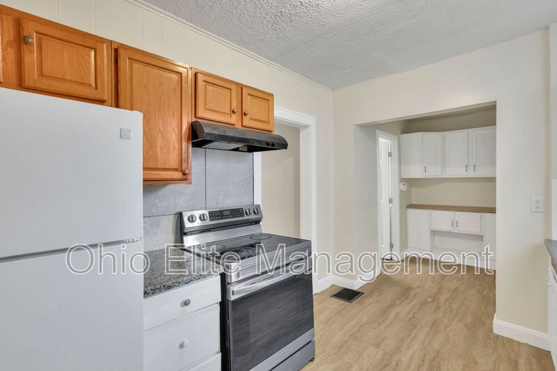 Columbus House: 243 N Wayne Ave