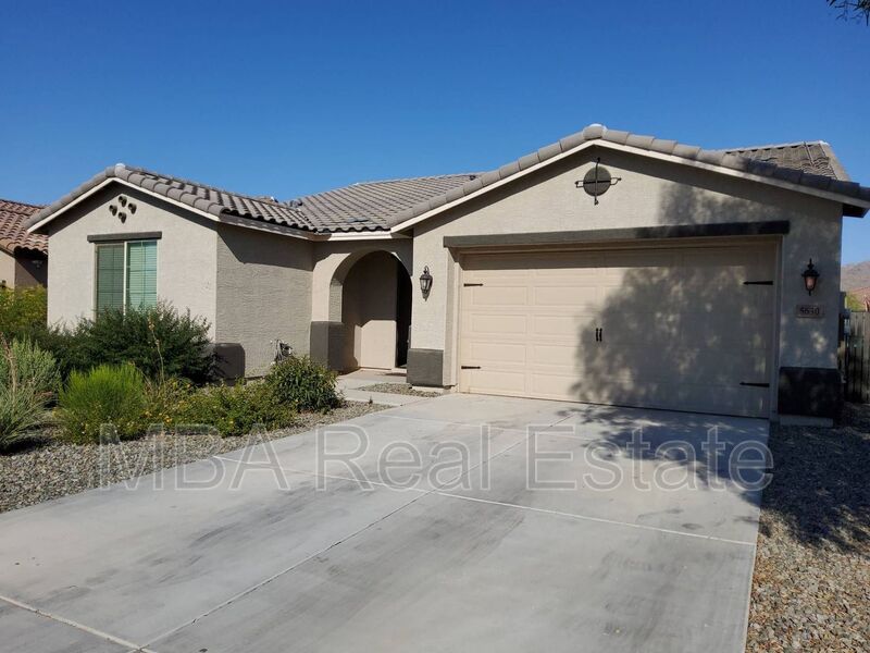 Litchfield Park House: 5630 N 188th Ln