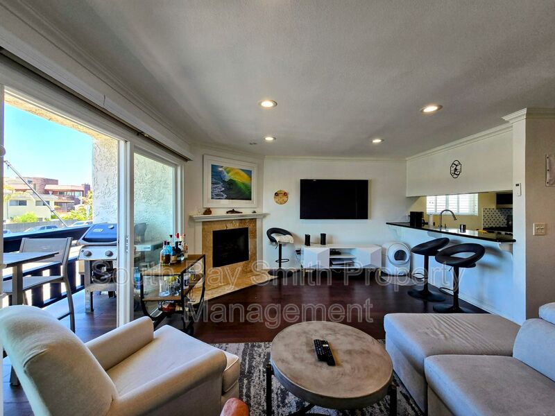 Hermosa Beach Condo: 320 Hermosa Ave