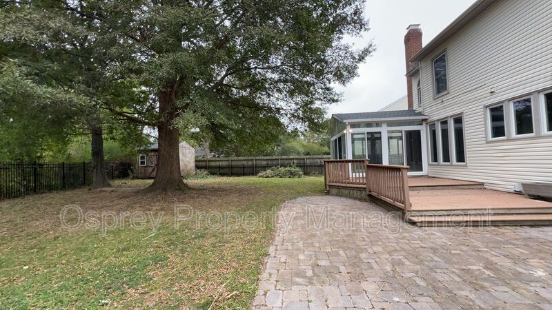 Spacious 4-Bedroom Home with Sunroom! - Photo 31