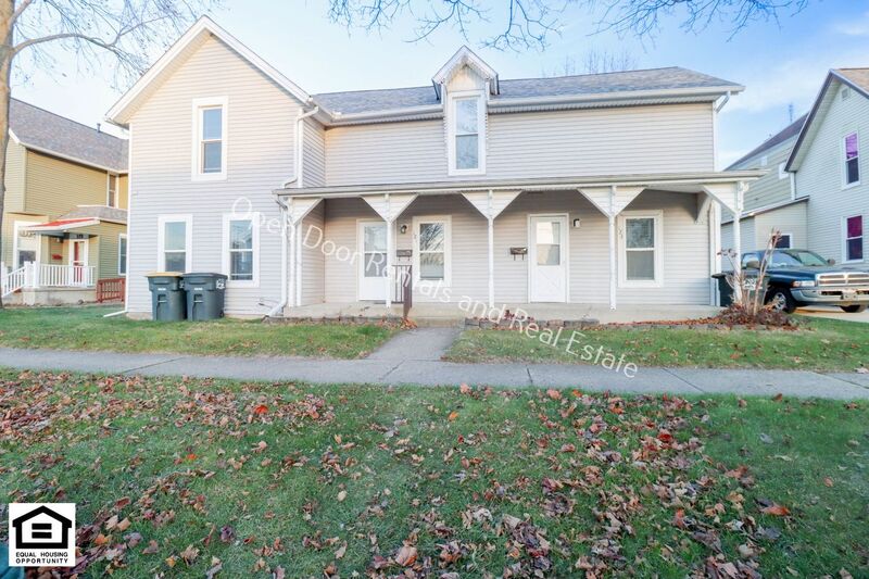 Kendallville Condo: 121 S State St