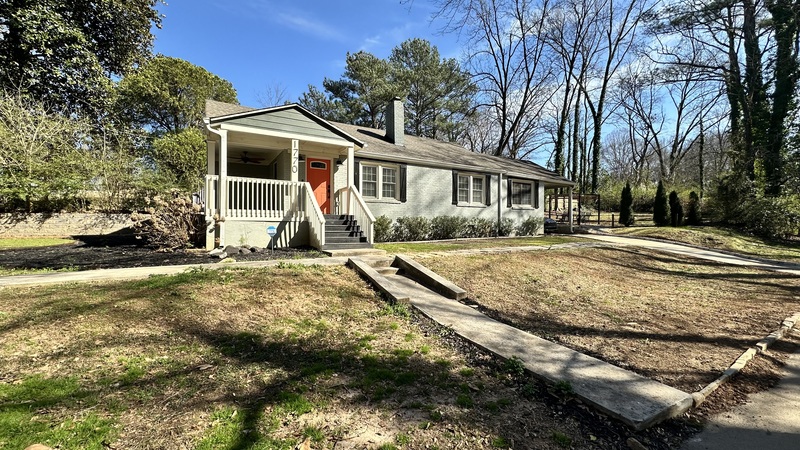 Atlanta House: 1770 Springview Rd NW