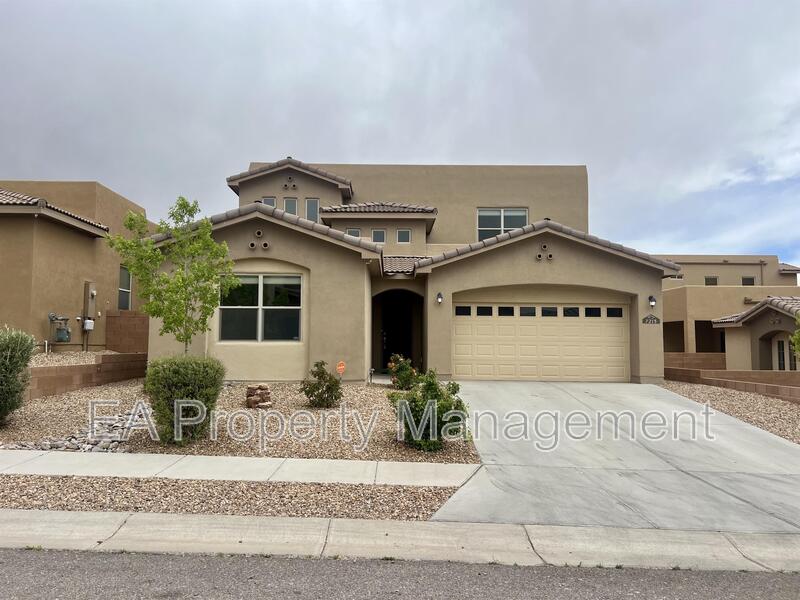 Albuquerque House: 7215 Valle Jardin Ln NW