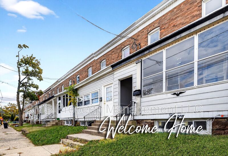 Hamilton House: 15 Adella Ave
