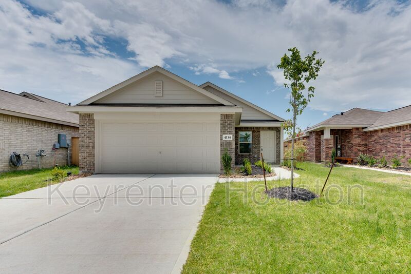 Baytown House: 4134 Oakland View Street