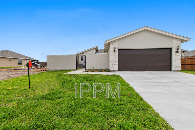 San Benito House: 3706 Paso Dr