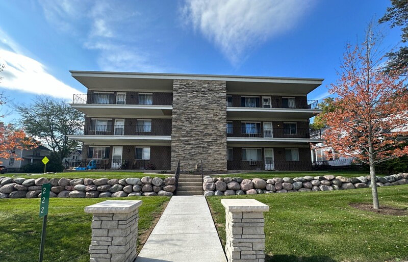 Woodstock Condo: 222 S Tryon St