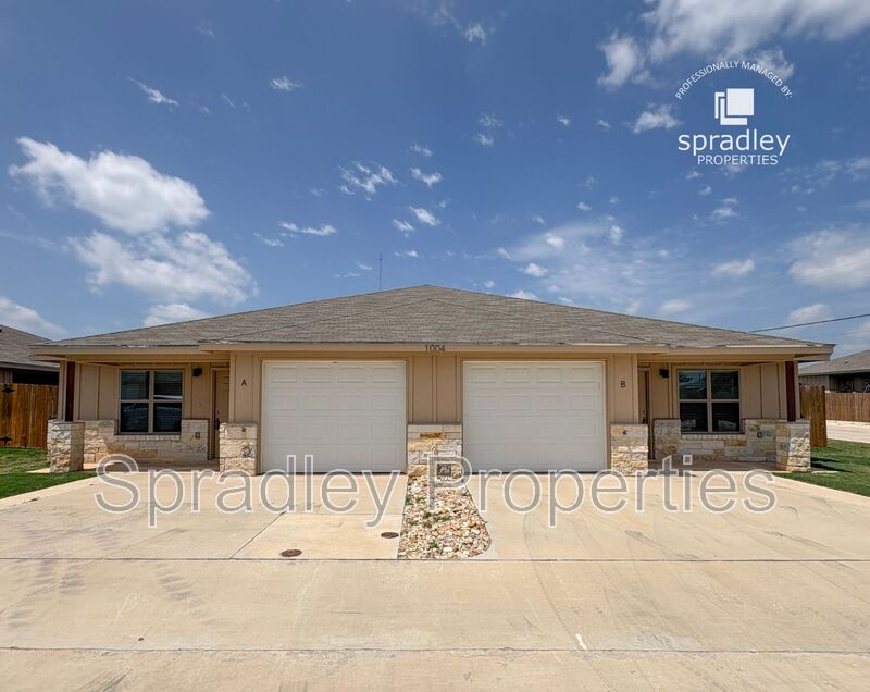 Belton Condo: 1004B Kerr Ct