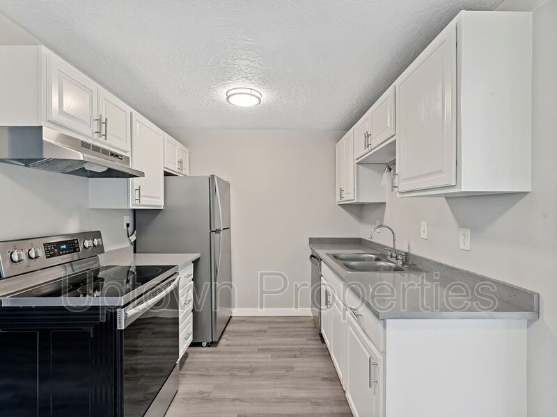Portland House: 6834 N Richmond Ave