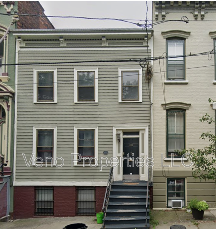 Albany House: 402 Hamilton Street