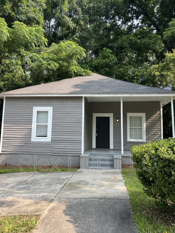 LaGrange House: 913 Georgia Avenue