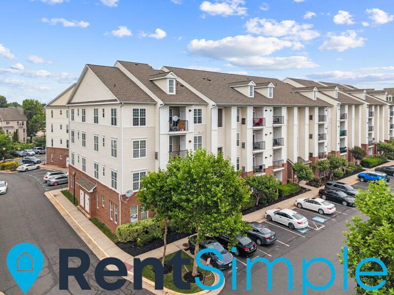 Potomac Falls Condo: 21210 McFadden Square