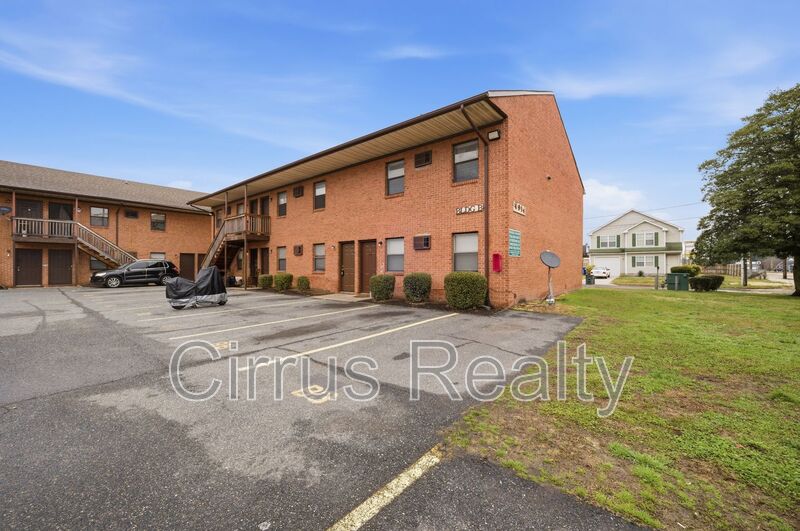 Norfolk Condo: 4914 E Princess Anne Rd