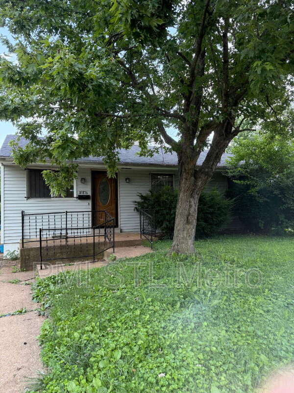 St. Louis House: 10816 Spring Garden Drive