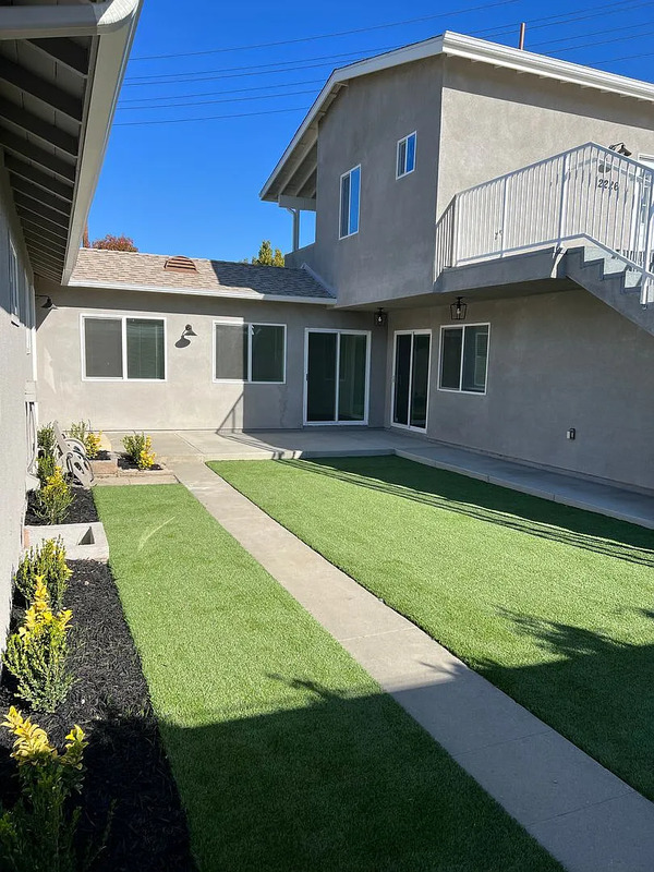 Long Beach Condo: 2226 Conquista Ave